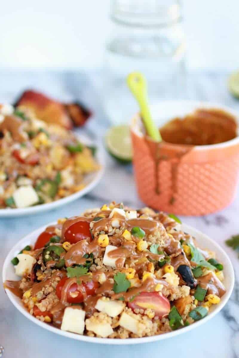 BBQ Grilled Corn, Jalapeño and Peach Quinoa Salad | https://gewicht-weg.today/