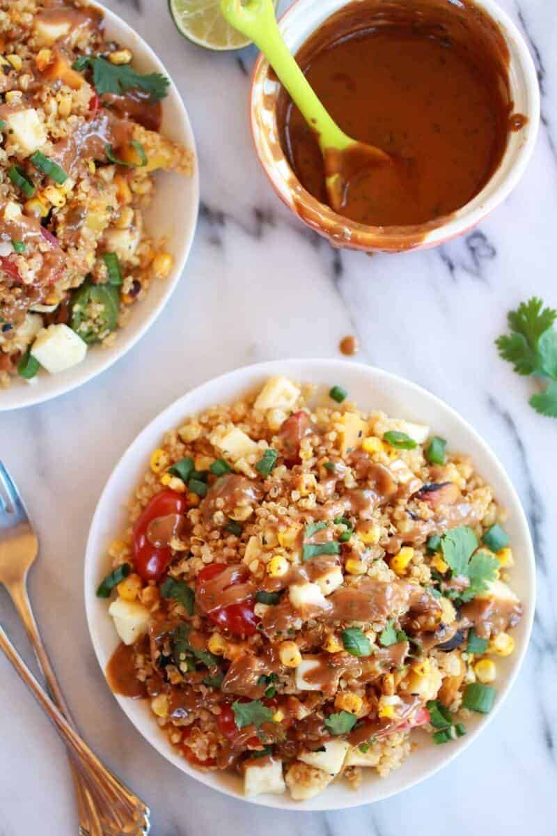 BBQ Grilled Corn, Jalapeño and Peach Quinoa Salad | https://gewicht-weg.today/