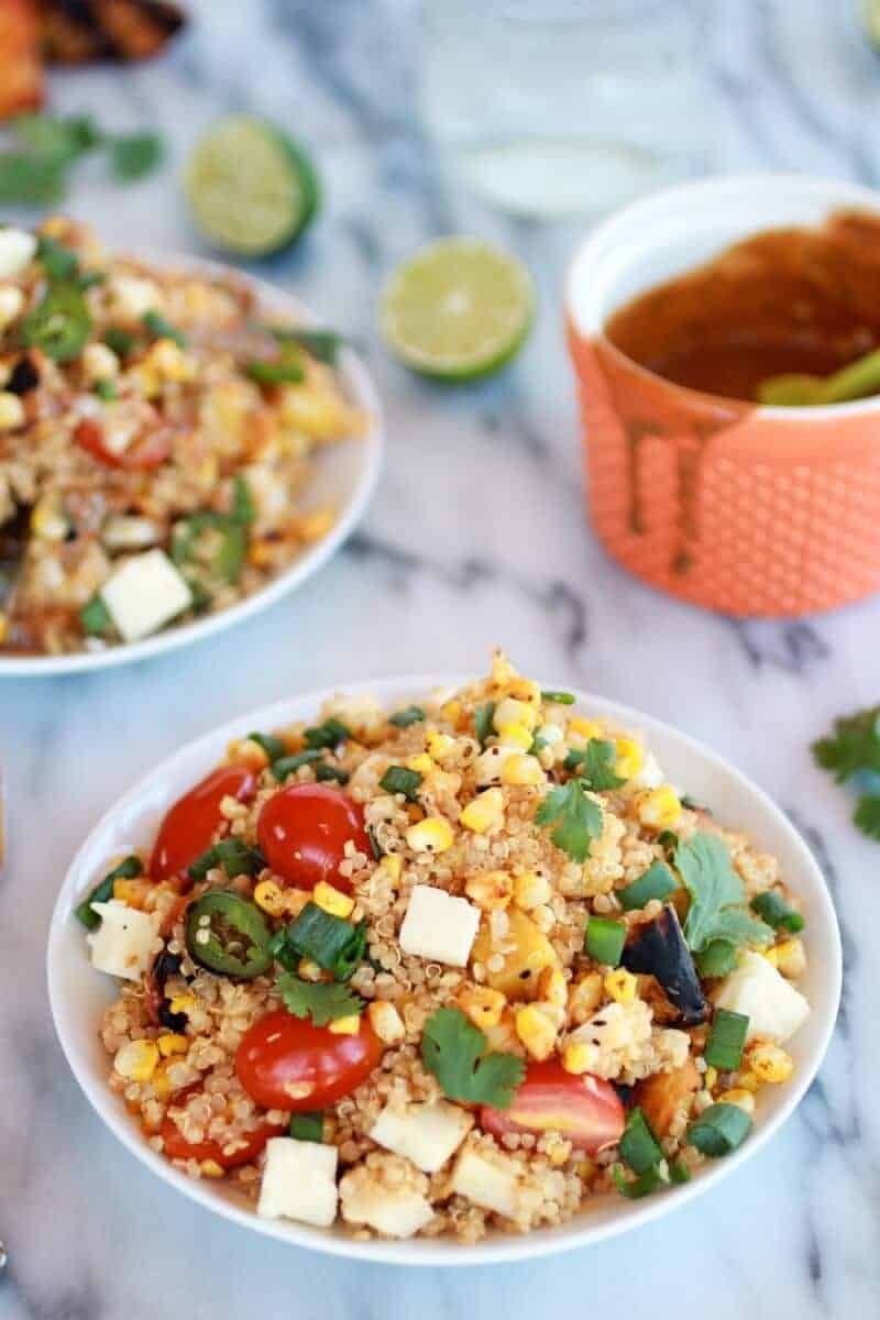 BBQ Grilled Corn, Jalapeño and Peach Quinoa Salad | https://gewicht-weg.today/