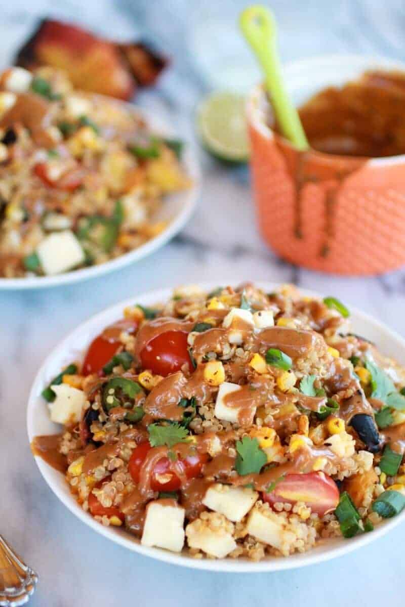 BBQ Grilled Corn, Jalapeño and Peach Quinoa Salad | https://gewicht-weg.today/