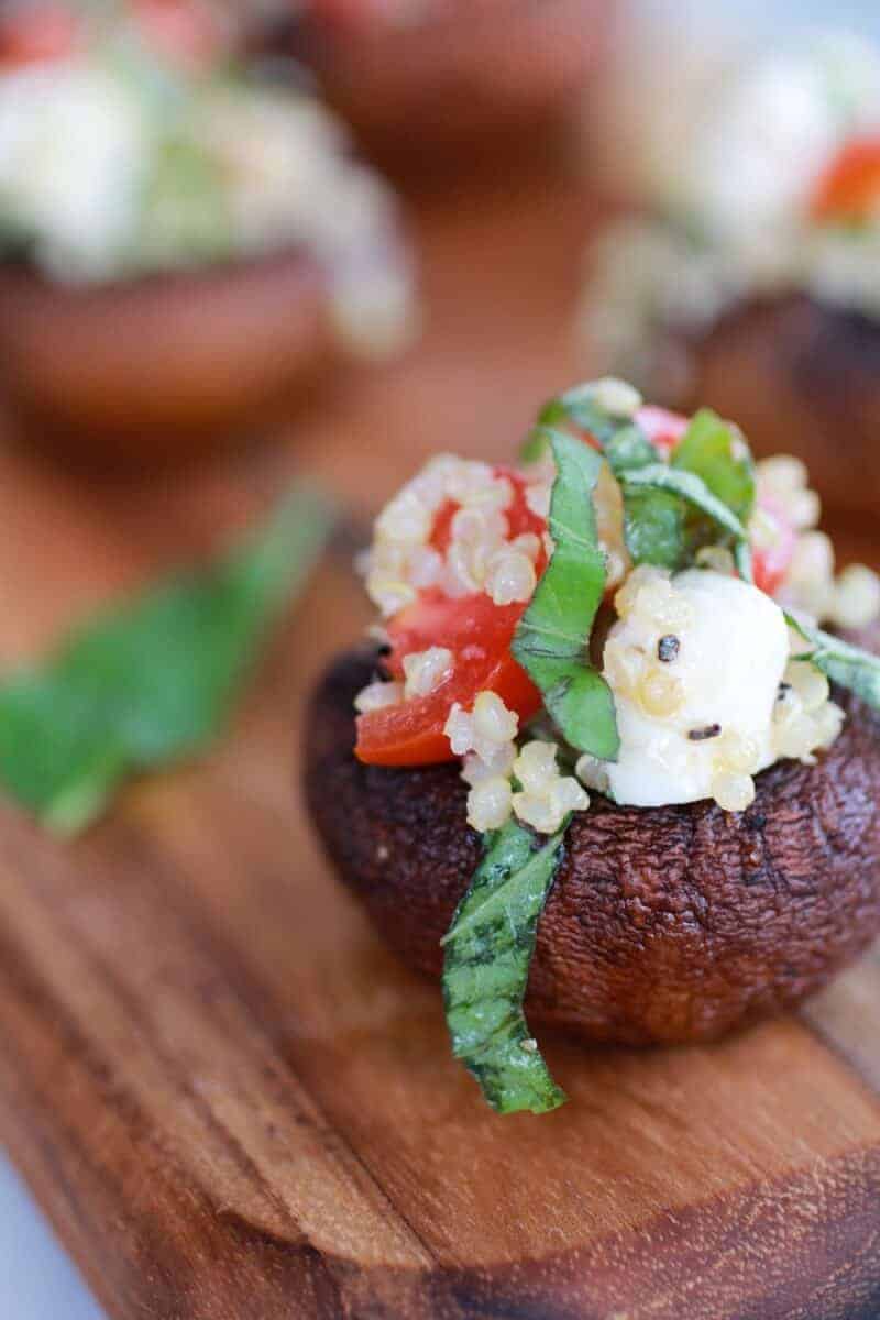 Caprese Quinoa Grilled Stuffed Mushrooms with Balsamic Glaze | https://gewicht-weg.today/