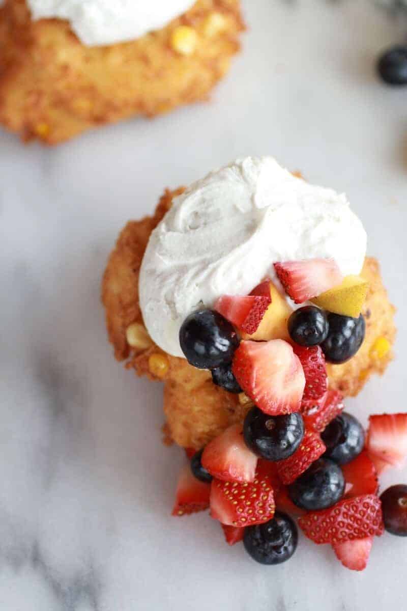 Corn Fritters with Coconut Whipped Cream and Sweet Honey Bourbon Syrup | https://gewicht-weg.today/