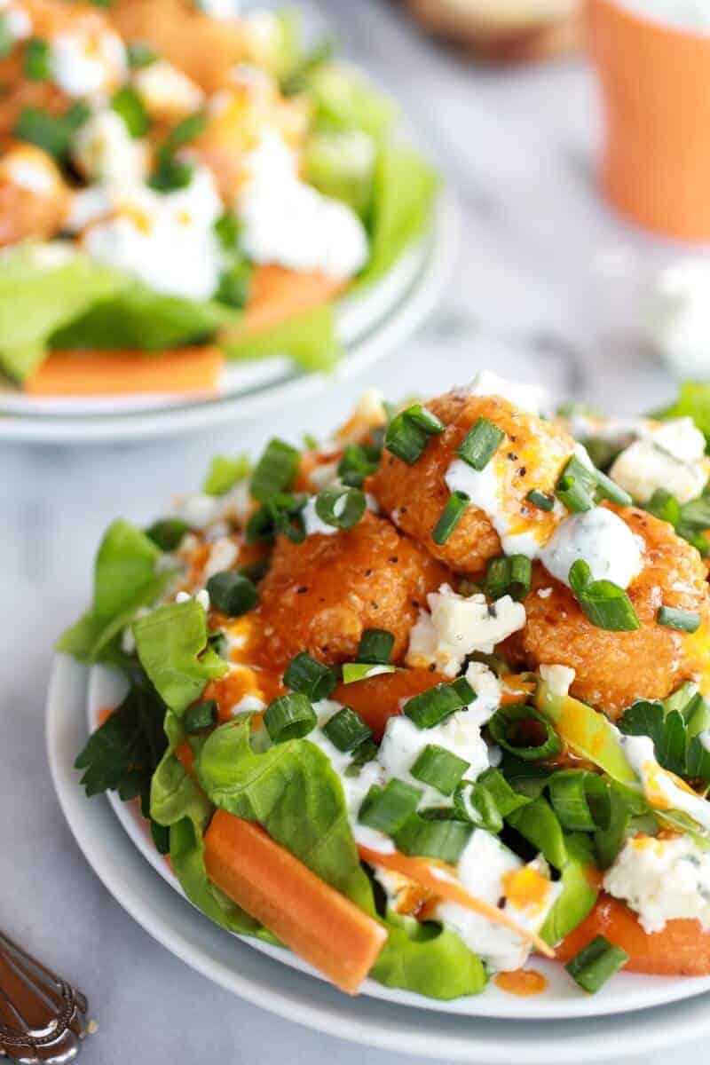 Crispy Buffalo Quinoa Bites Salad | https://gewicht-weg.today/