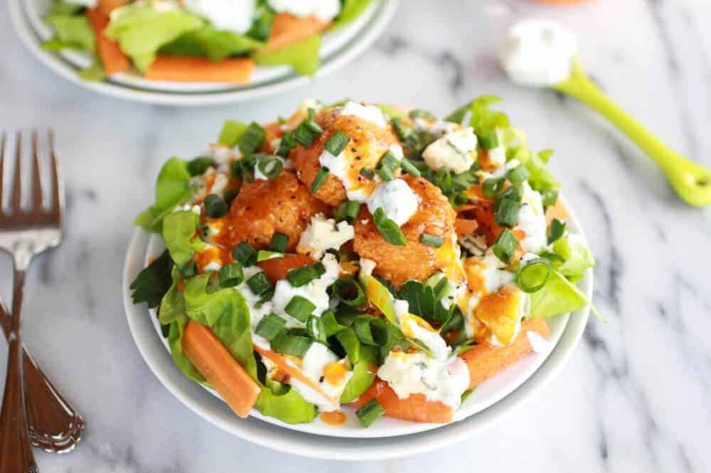 Crispy Buffalo Quinoa Bites Salad | https://gewicht-weg.today/