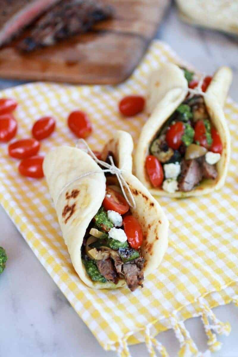 Greek Steak and Pesto Salad Gyros | https://gewicht-weg.today/
