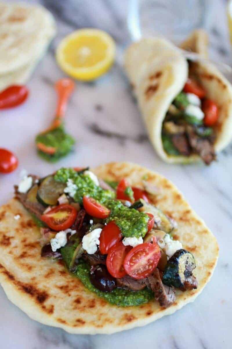 Greek Steak and Pesto Salad Gyros | https://gewicht-weg.today/