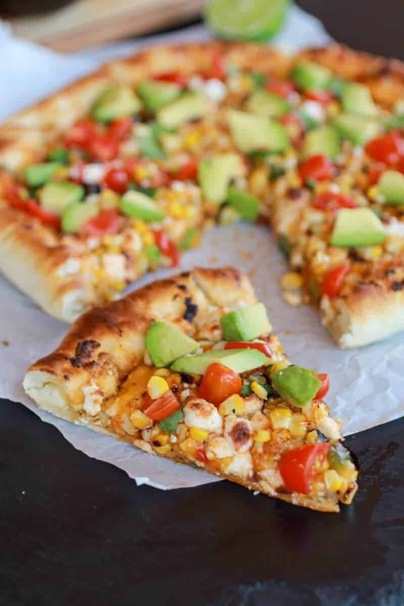 Grilled Corn and Chipotle Pesto Pizza with Queso Fresco | https://gewicht-weg.today/