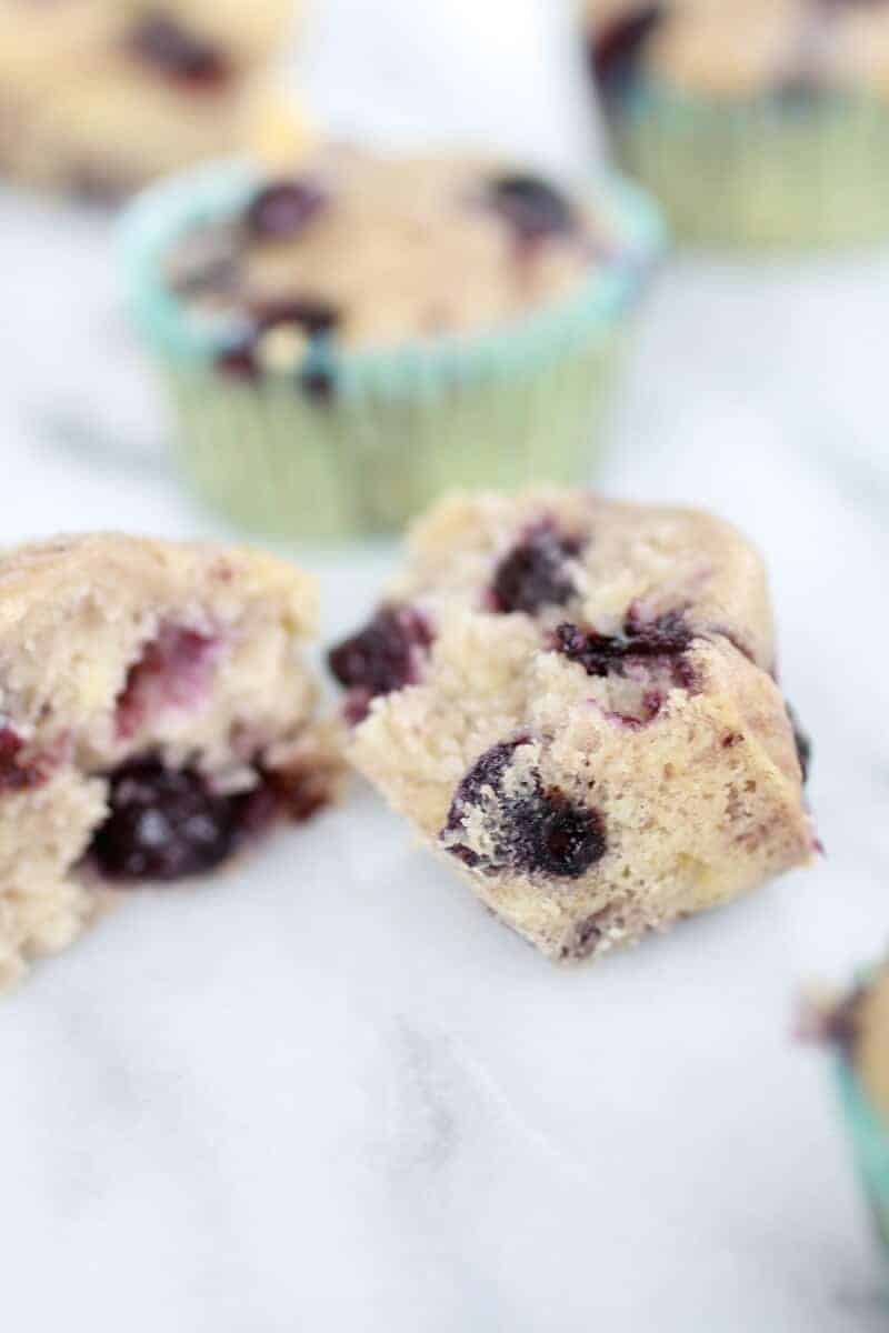 Whole Wheat Caramelized Blueberry Loaded Muffins | https://gewicht-weg.today/