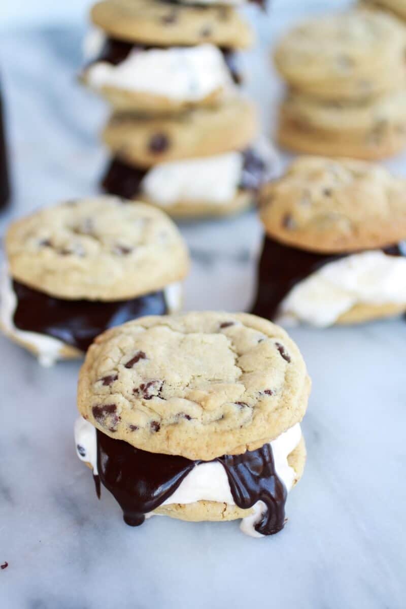 Hot Fudge Chocolate Chip Cookie Cookie Dough Ice Cream Sandwich | https://gewicht-weg.today/
