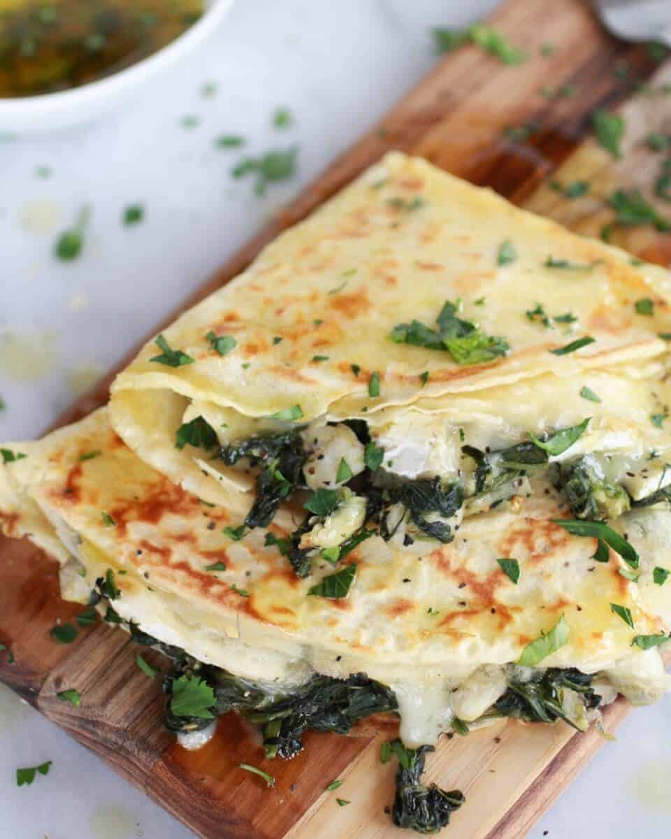 Spinach Artichoke and Brie Crepes with Sweet Honey Sauce | https://gewicht-weg.today/
