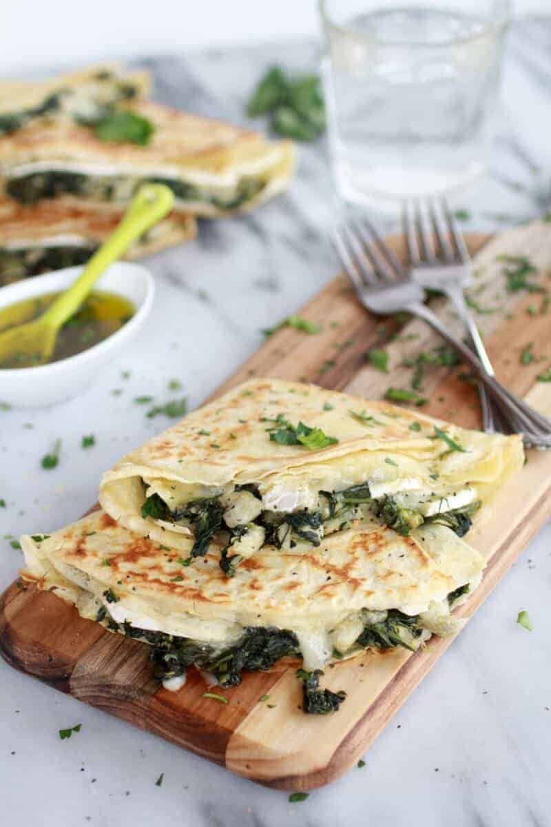 Spinach Artichoke and Brie Crepes with Sweet Honey Sauce | https://gewicht-weg.today/