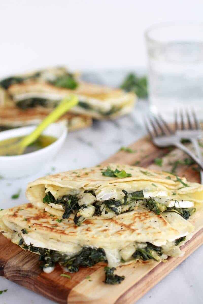 Spinach Artichoke and Brie Crepes with Sweet Honey Sauce | https://gewicht-weg.today/
