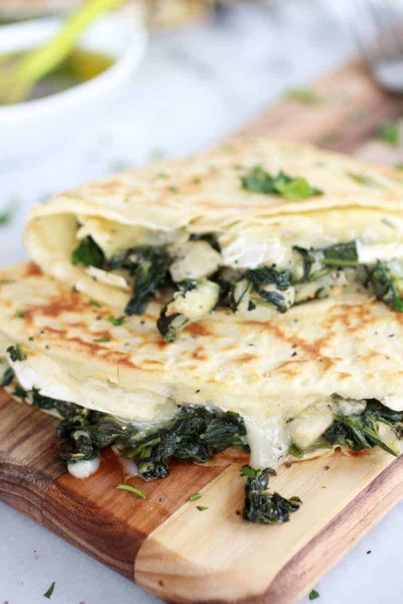 Spinach Artichoke and Brie Crepes with Sweet Honey Sauce | https://gewicht-weg.today/