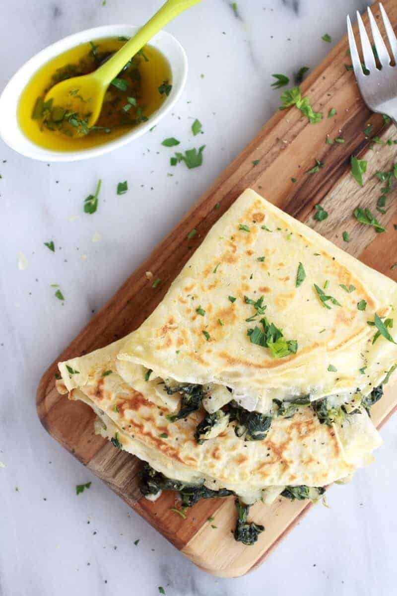 Spinach Artichoke and Brie Crepes with Sweet Honey Sauce | https://gewicht-weg.today/