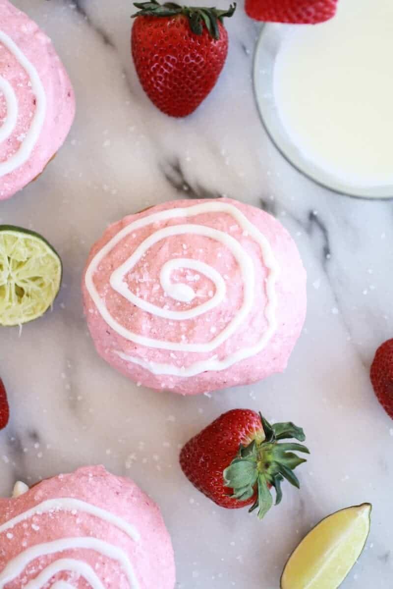 Strawberry Margarita Cream Filled Donuts | https://gewicht-weg.today/