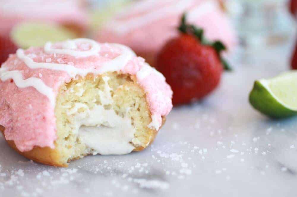 Strawberry Margarita Cream Filled Donuts | https://gewicht-weg.today/