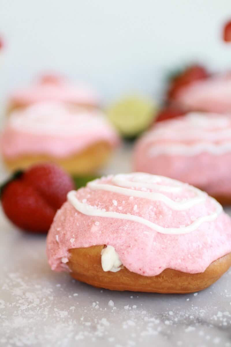 Strawberry Margarita Cream Filled Donuts | https://gewicht-weg.today/