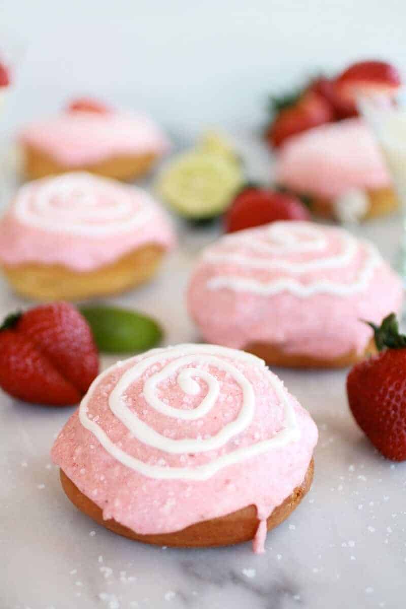Strawberry Margarita Cream Filled Donuts | https://gewicht-weg.today/