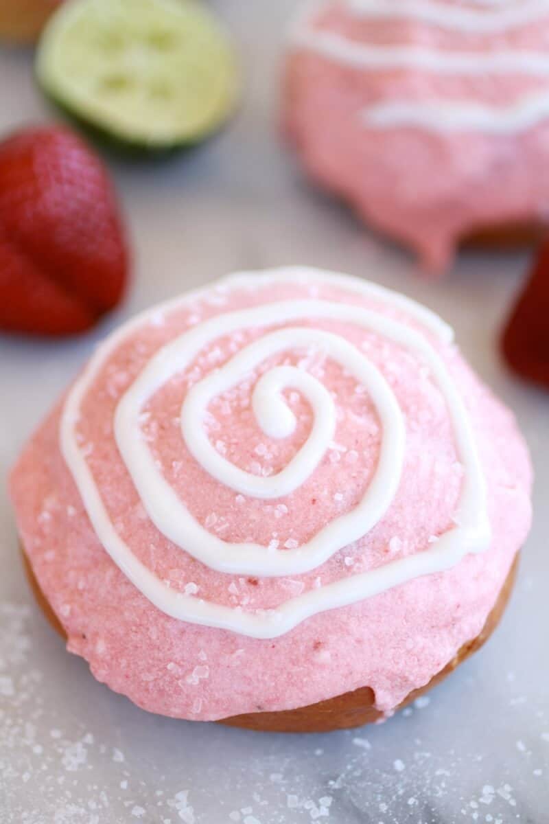 Strawberry Margarita Cream Filled Donuts | https://gewicht-weg.today/