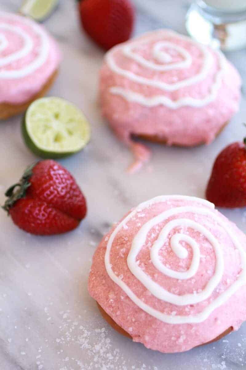 Strawberry Margarita Cream Filled Donuts | https://gewicht-weg.today/