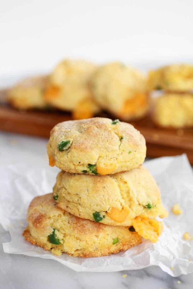 Sweet Honey Jalapeño Cheddar Cornbread Biscuits | https://gewicht-weg.today/