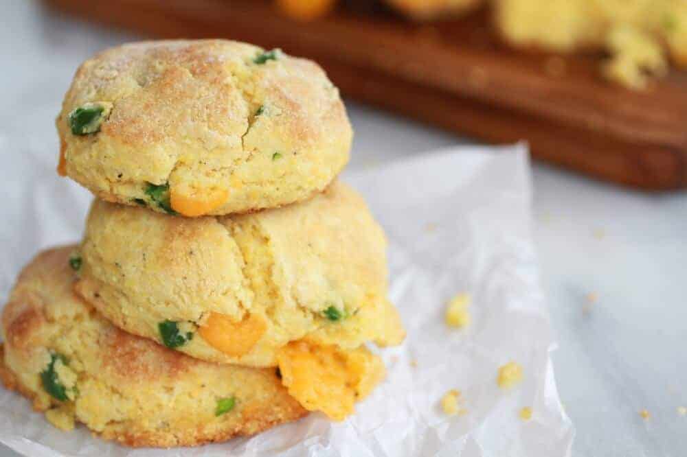 Sweet Honey Jalapeño Cheddar Cornbread Biscuits | https://gewicht-weg.today/