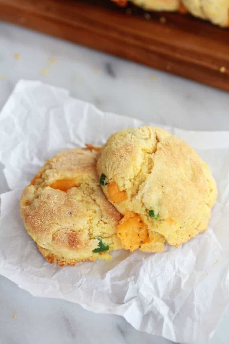 Sweet Honey Jalapeño Cheddar Cornbread Biscuits | https://gewicht-weg.today/