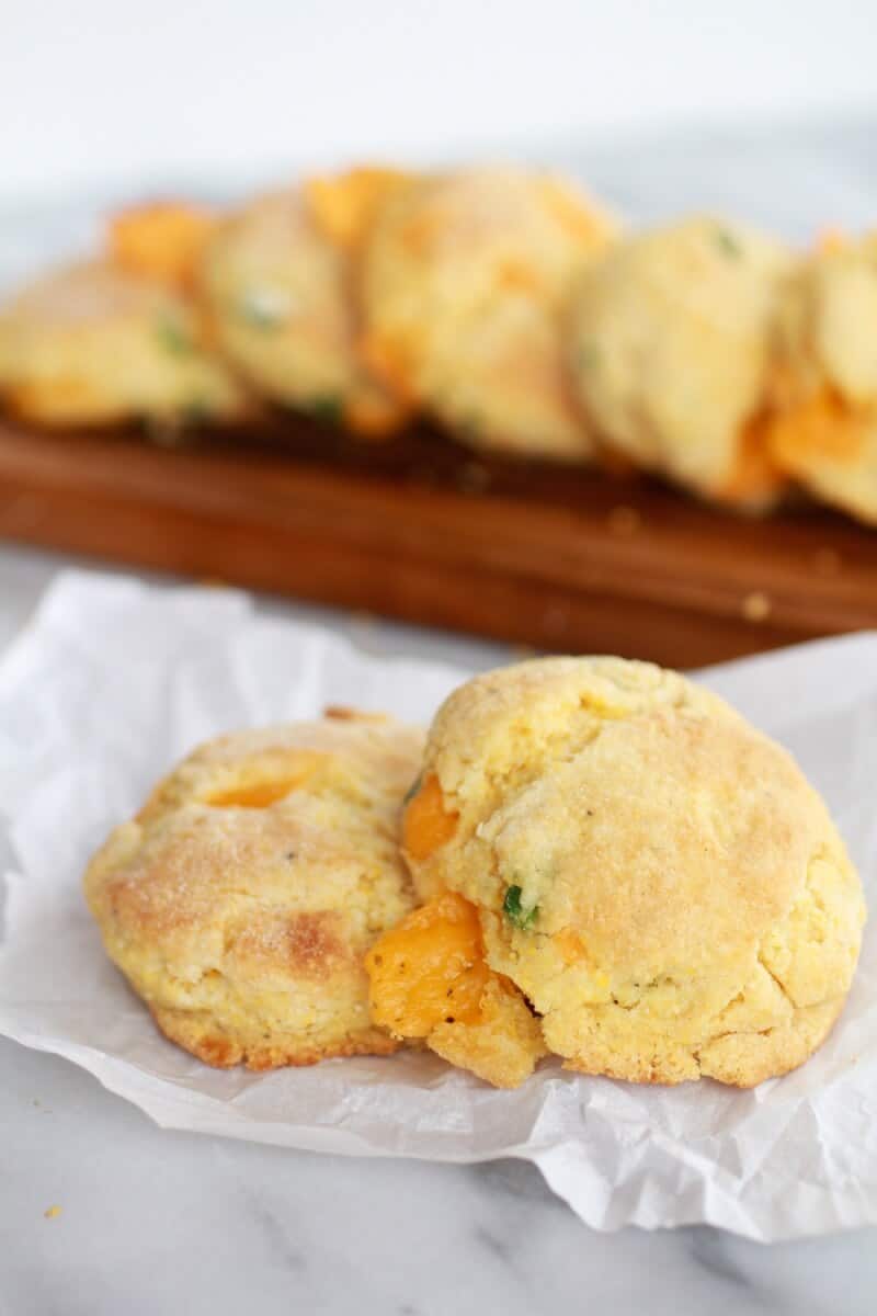 Sweet Honey Jalapeño Cheddar Cornbread Biscuits | https://gewicht-weg.today/