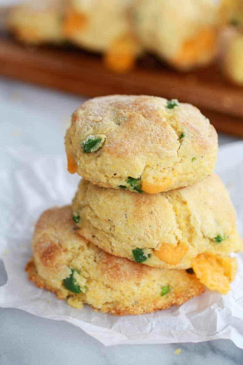 Sweet Honey Jalapeño Cheddar Cornbread Biscuits | https://gewicht-weg.today/