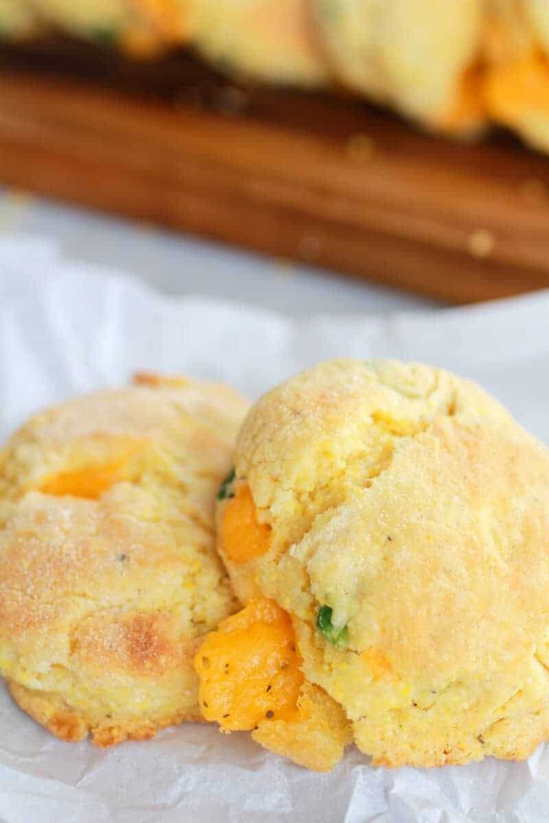 Sweet Honey Jalapeño Cheddar Cornbread Biscuits | https://gewicht-weg.today/