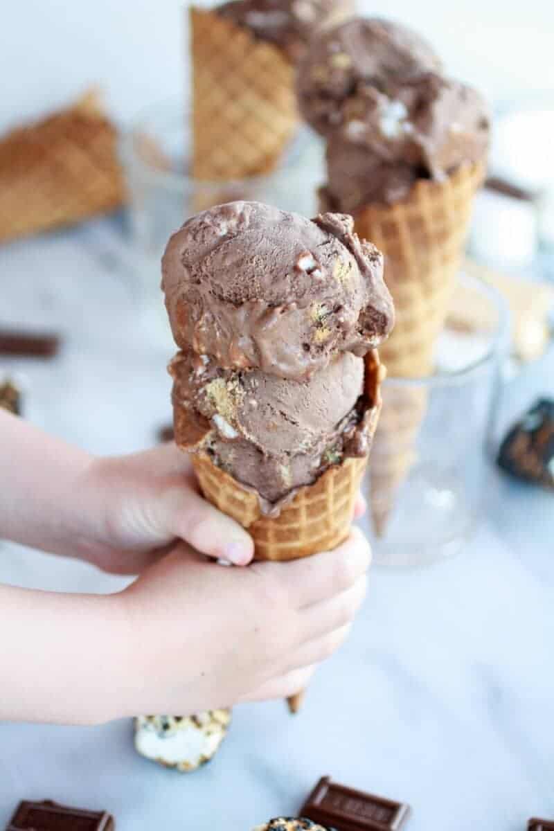 Toasted S'more Chocolate Fudge Ice Cream | https://gewicht-weg.today/