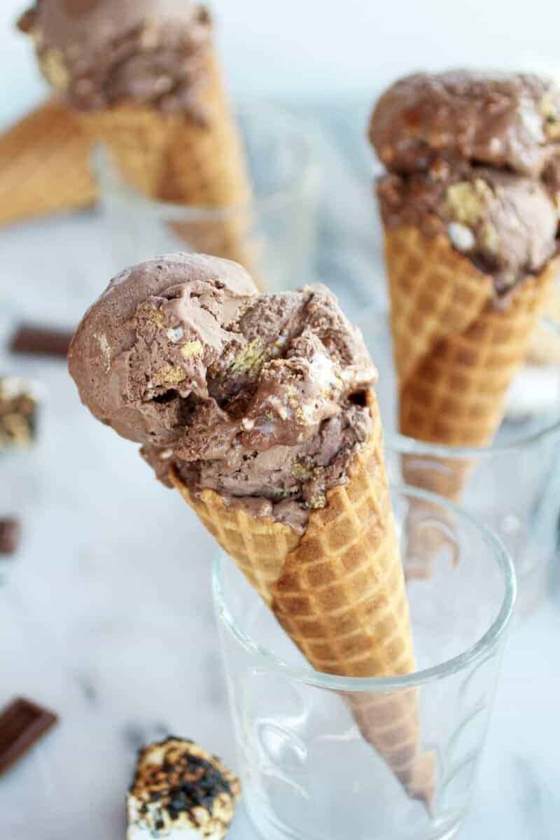 Toasted S'more Chocolate Fudge Ice Cream | https://gewicht-weg.today/