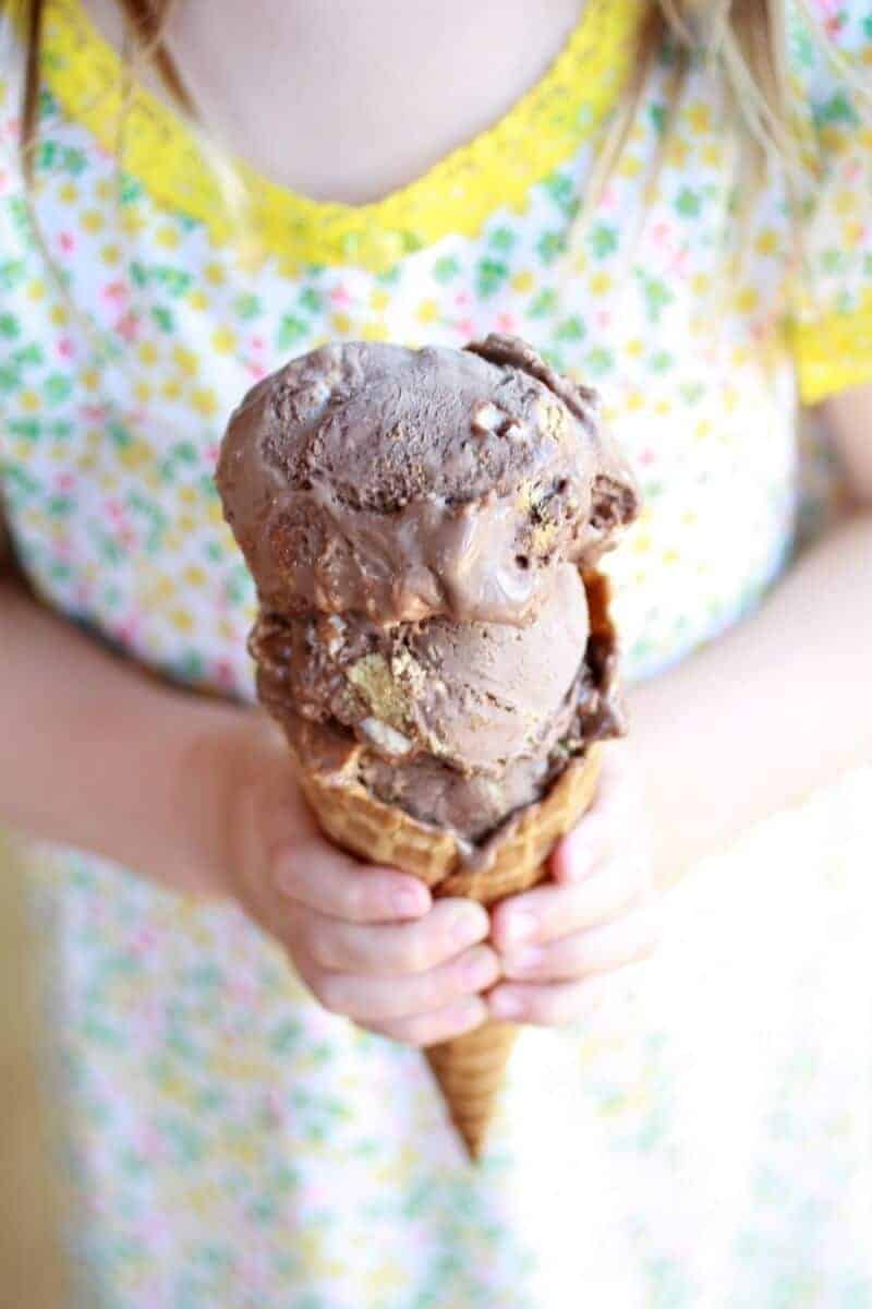 Toasted S'more Chocolate Fudge Ice Cream | https://gewicht-weg.today/