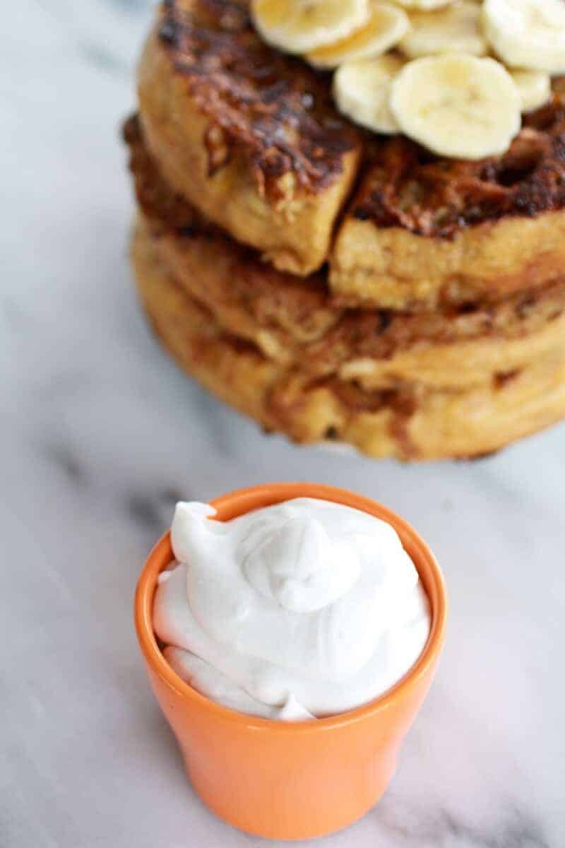 caramelized coconut banana bread waffle french toast | https://gewicht-weg.today/