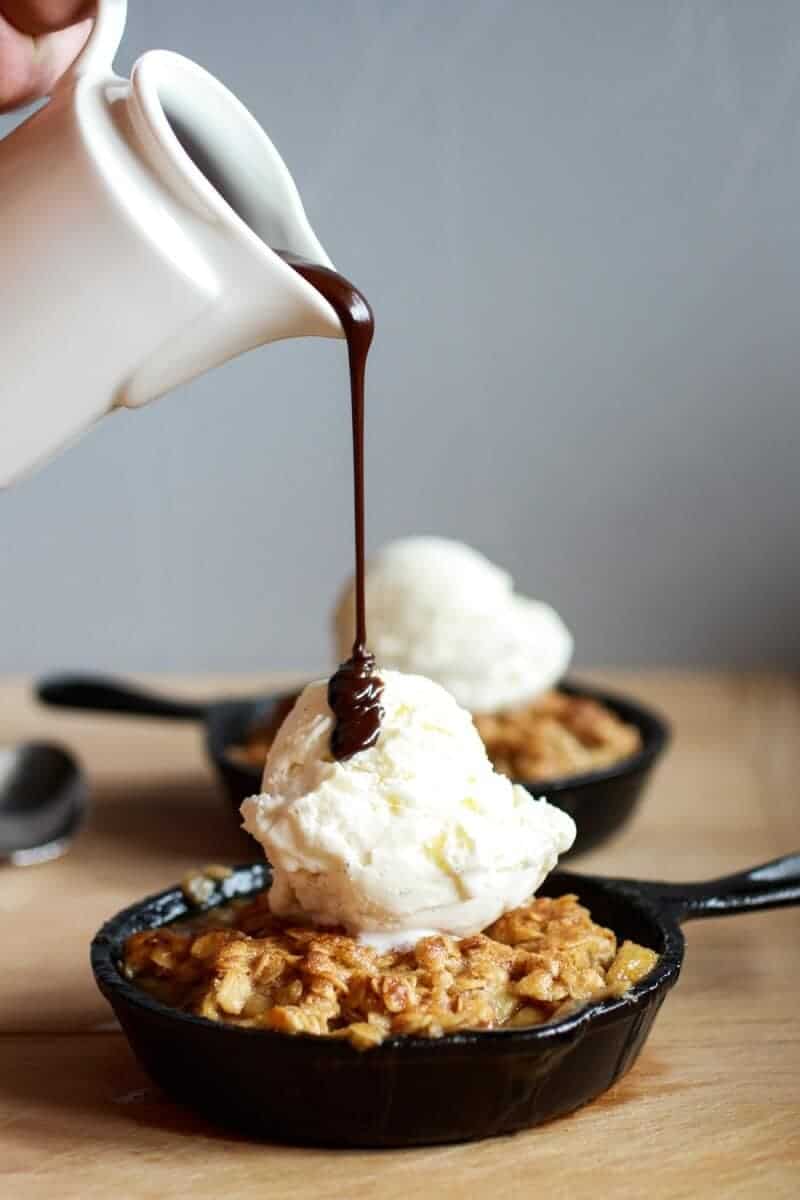 Oatmeal Cookie Banana Crisp with Chocolate Kahlua Sauce FG2-27