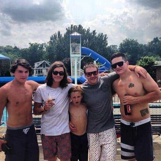 1001491_10200171811842246_1552921005_n