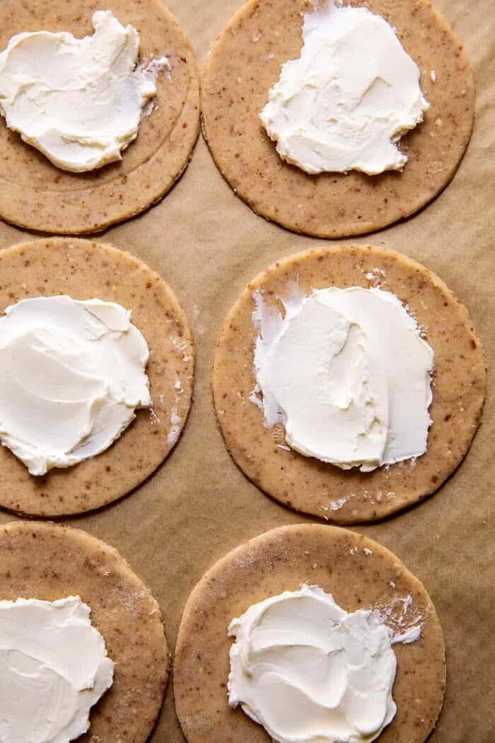 assembling the pies, cream cheese layer