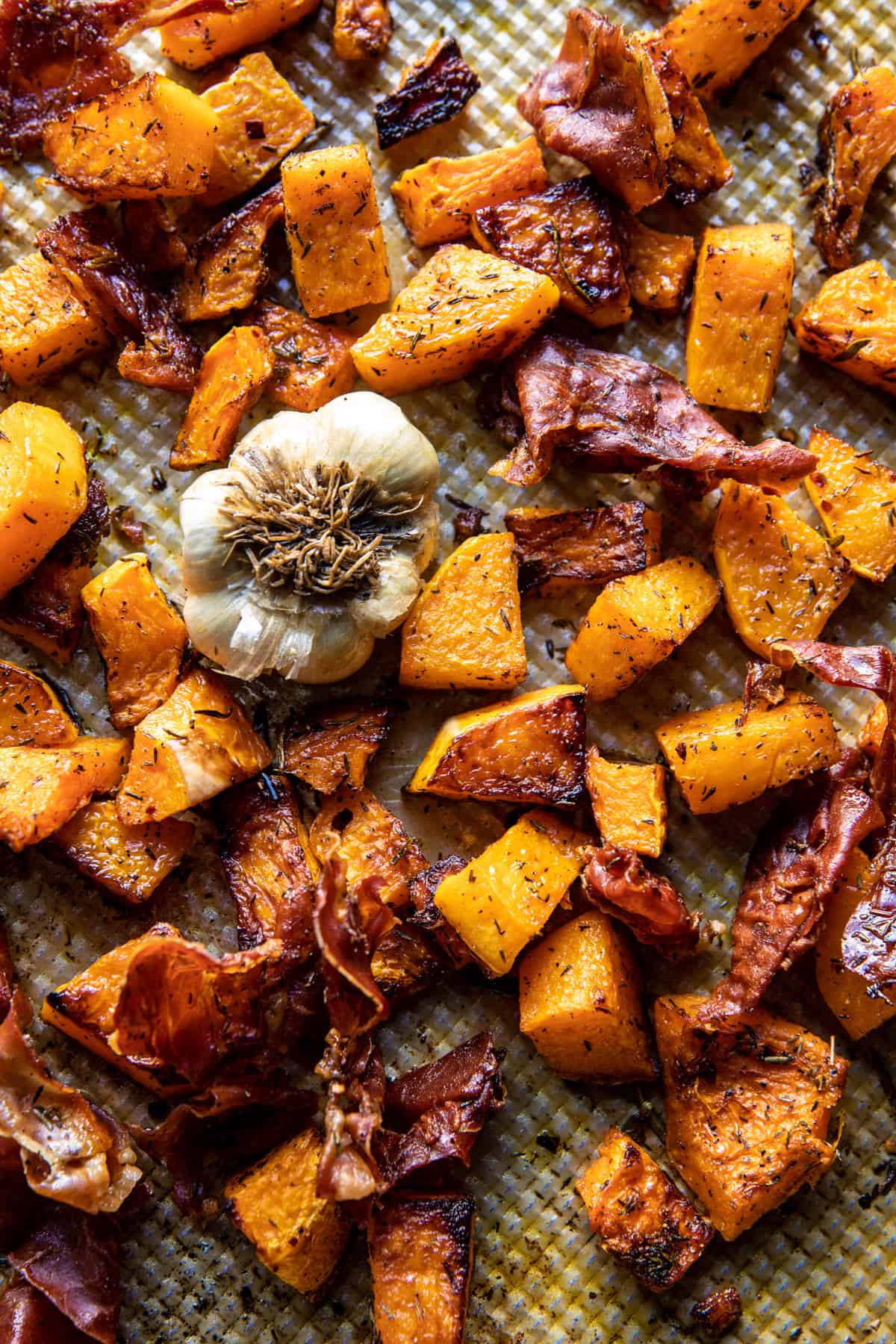 Creamy Roasted Garlic Butternut Squash Pasta | halfbakedhavrest.com