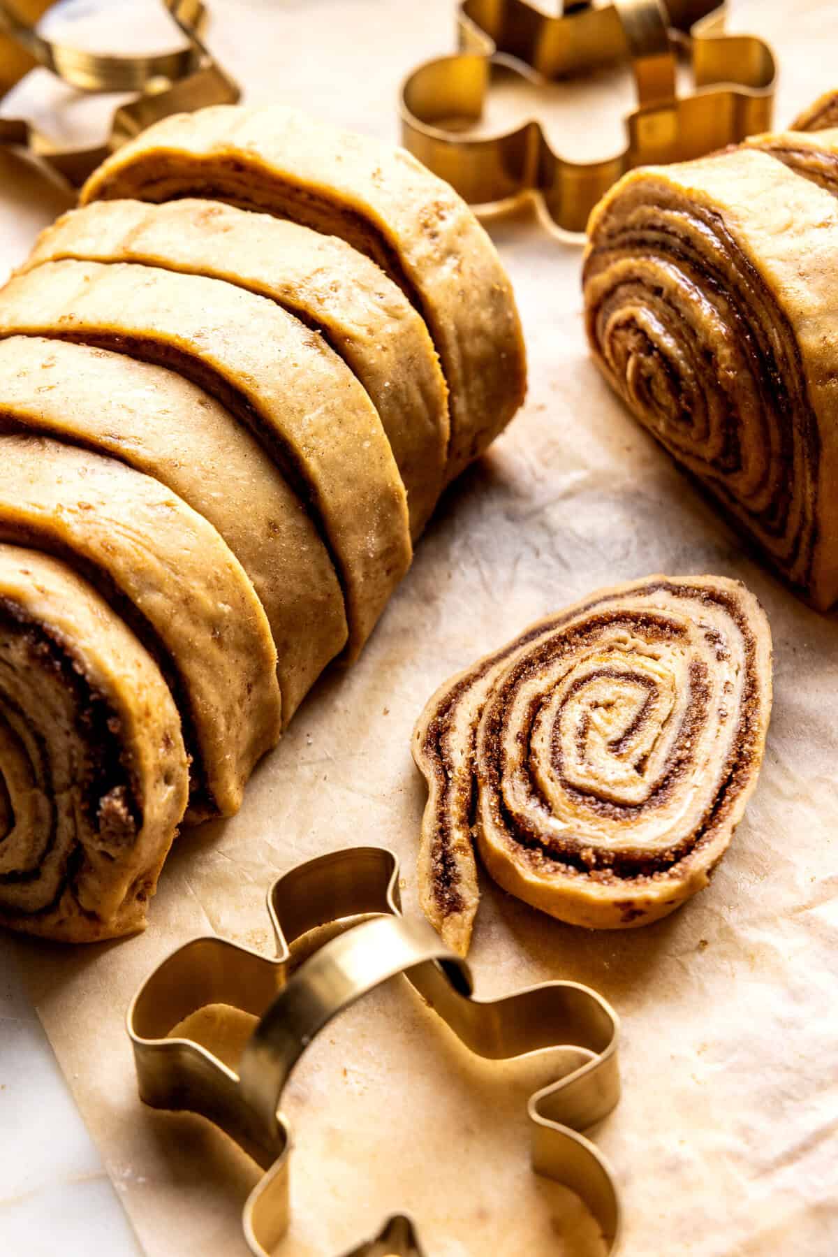 Frosted Gingerbread Cinnamon Rolls | halfbakedharvest.com