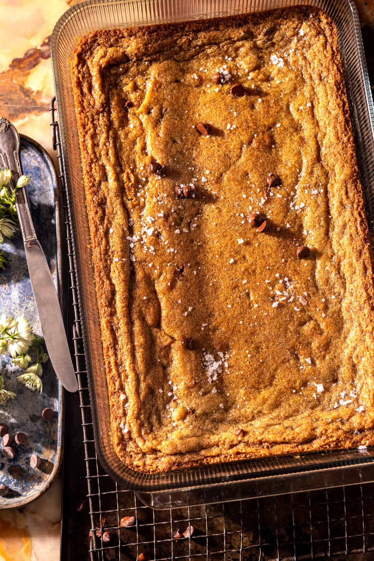 Mom’s Chocolate Chip Cookie Dough Bars | halfbakedharvest.com
