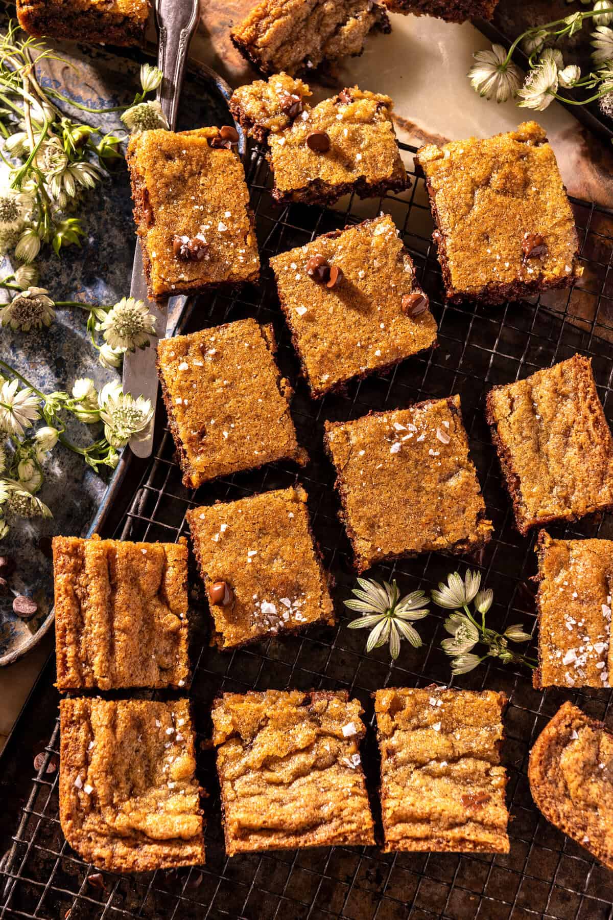 Mom’s Chocolate Chip Cookie Dough Bars | halfbakedharvest.com